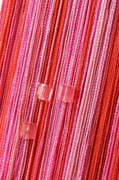 Шторы нити Радуга Стеклярус фрезовий красный и малиновый с квадратным розовым и красным камнем № 122