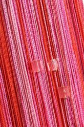 Шторы нити Радуга Стеклярус фрезовий красный и малиновый с квадратным розовым и красным камнем № 122