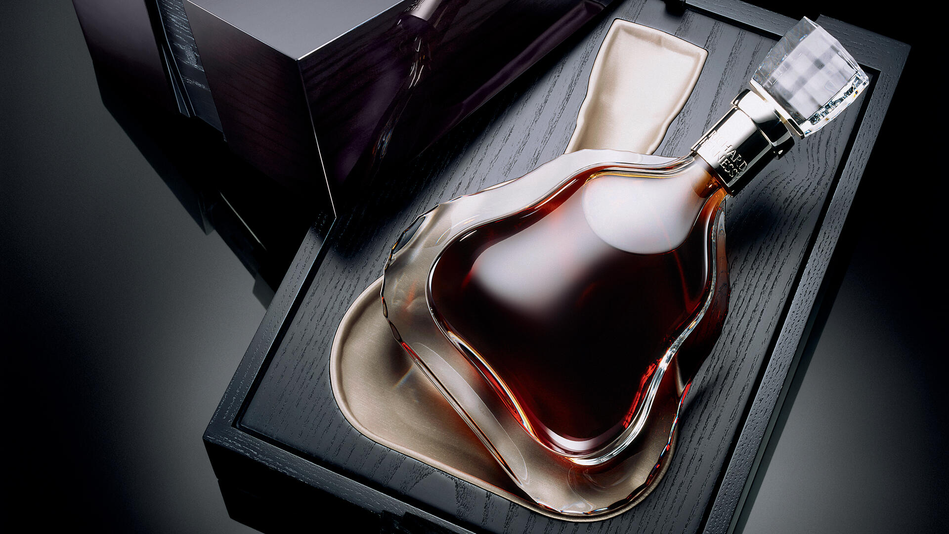 Коньяк Hennessy Richard 0,7 л. 40% в подарунковій упаковці