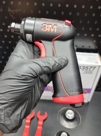 Фото 3M ROLOC 33577 Угловая пневматическая зачистная машинка 3M™ 18,000 Об/мин