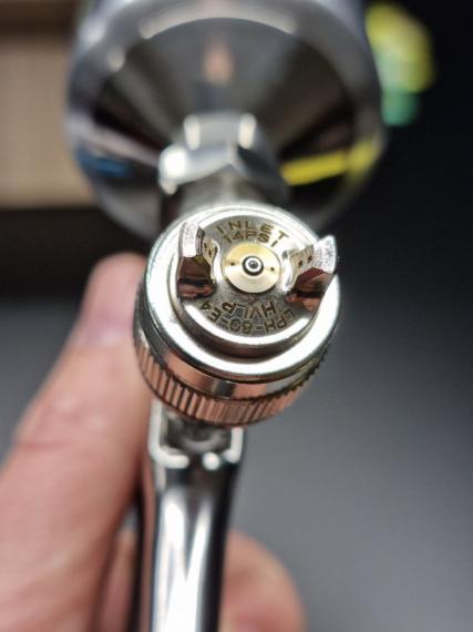 Фото IWATA LPH  80 алюминиевый  бачок 150 мл /дюзы  0.8 / 1.0 / 1.2 мм