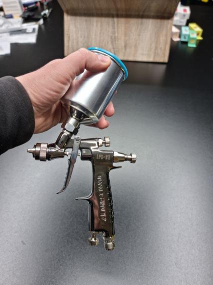 Фото IWATA LPH  80 алюминиевый  бачок 150 мл /дюзы  0.8 / 1.0 / 1.2 мм