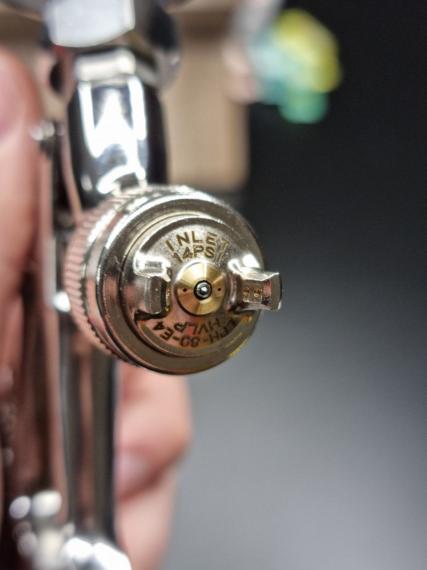 Фото IWATA LPH  80 пластиковый  бачок 70 мл дюзы 0.8 / 1.0 / 1.2 мм