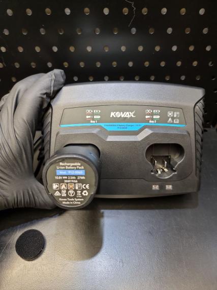 Фото KOVAX CHARGEMA-X BATTERY CHARGER - 10.8V ЗАРЯДНОЕ ДЛЯ АКУМУЛЯТОРОВ 2.5 А