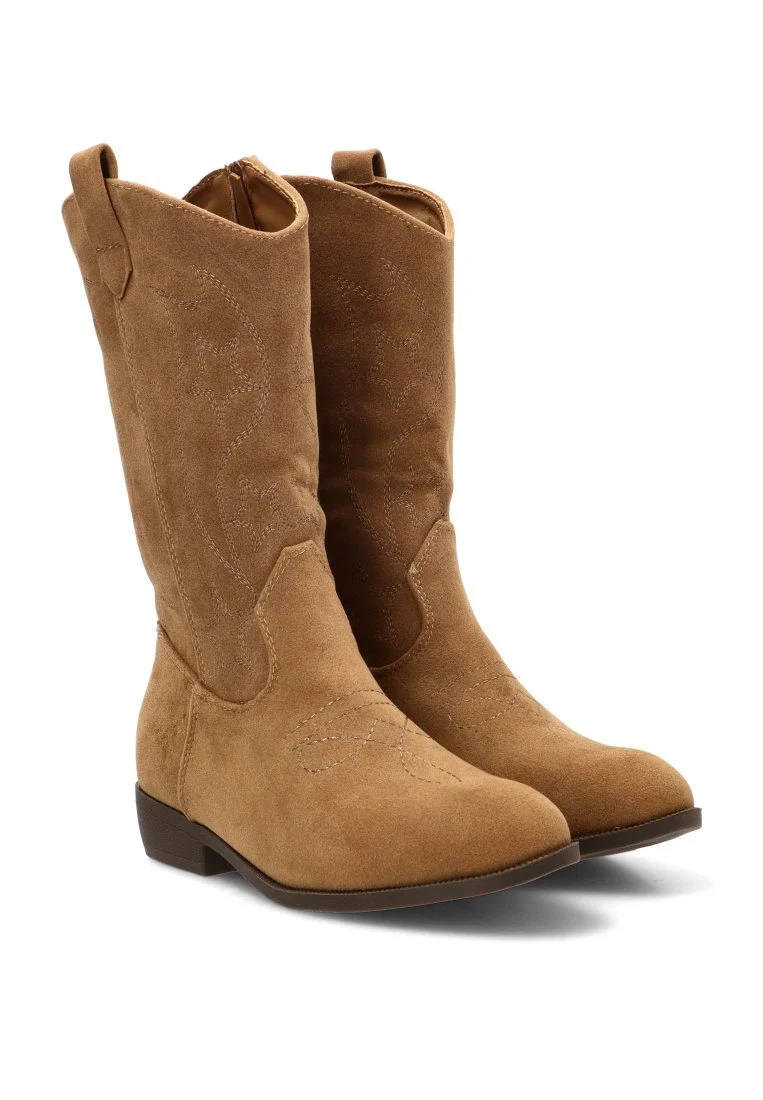 Botas camperas camel de ETIKA