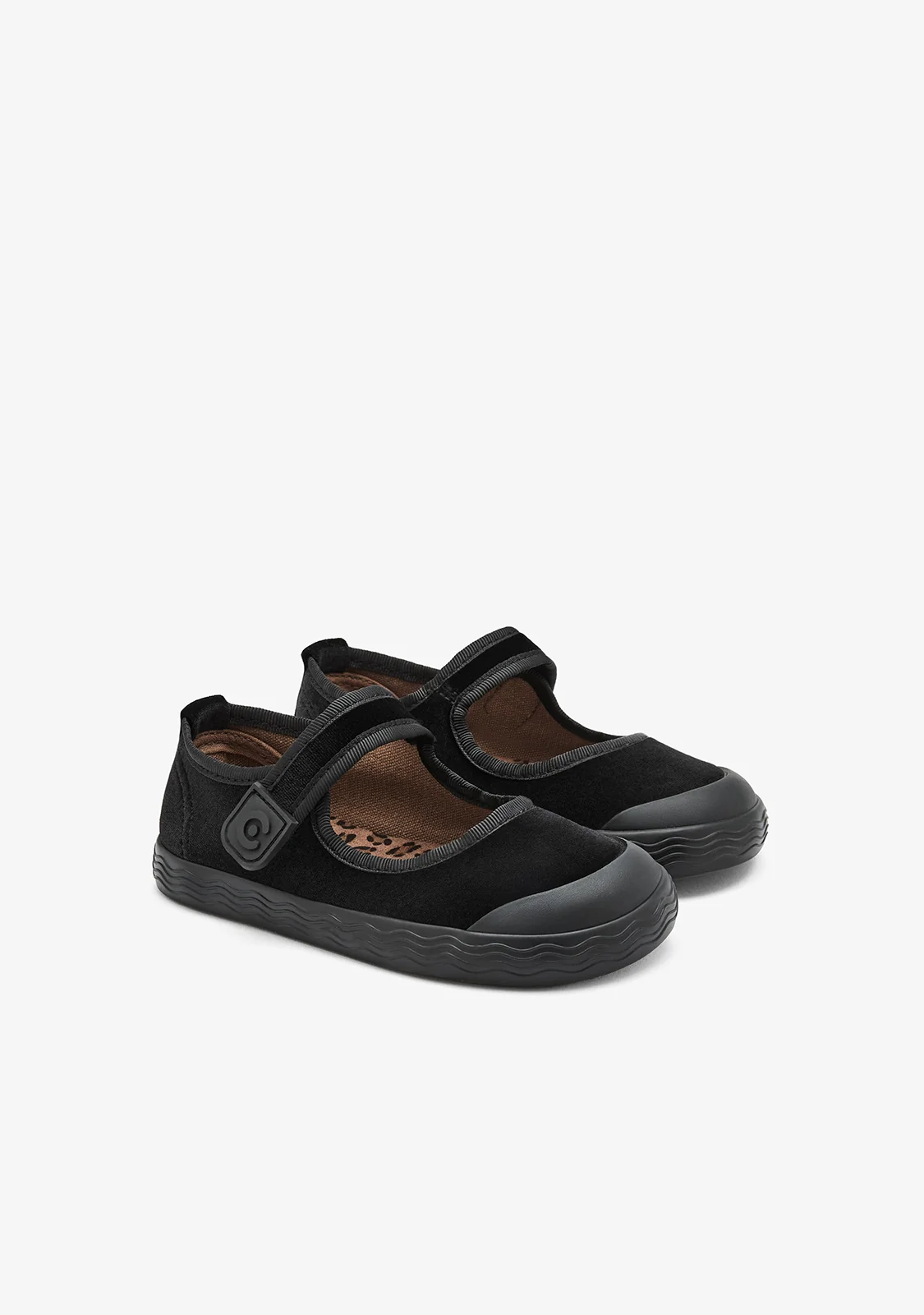 MERCEDES, TERCIOPELO NEGRO DE CONGUITOS